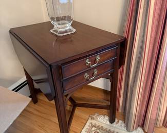 SIDE TABLE ETHAN ALLEN
