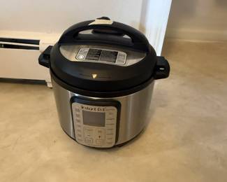INSTANT POT COOKER