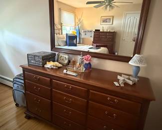 DRESSER & MIRROR