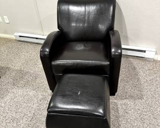 Set of chairs with footstool
