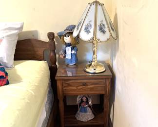 bed side table, lamp