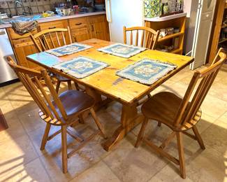 Pine Table with 4 Hunt Country chairs