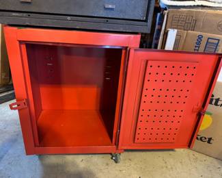 metal tool chest on wheels