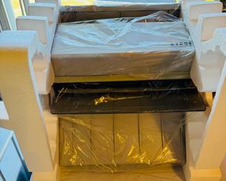 New xyron adhesive application and laminating machine