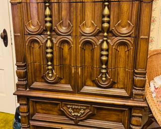 Mediterranean chest of drawers