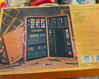 New never used Gallery deluxe art kit