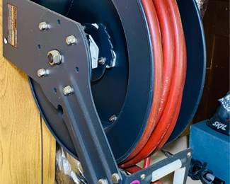 Auto wind retractable reel with air hose