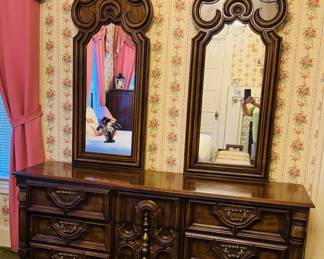 Mediterranean double dresser