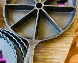 Cast-iron cornbread skillet