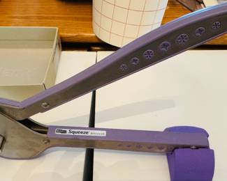 QuicKutz Squeeze Die Cutting Tool Quick Kutz Crafts Scrapbooking Press 