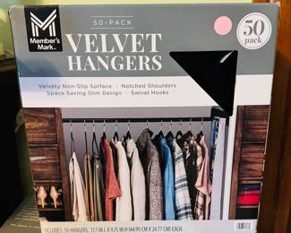 New in box/velvet hangers
