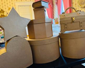 Lots of papier-mâché boxes, all sizes and shapes