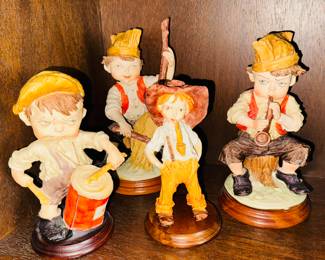 Vtg Guiseppe Armani Capodimonte collectible figurines