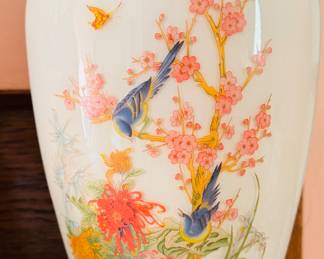 VINTAGE FROSTED GLASS ASIAN STYLE VASE - BIRDS IN FLOWERS  - 9 1/2"  - GOLD TRIM