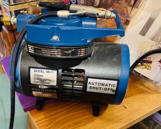 Airbrush compressor