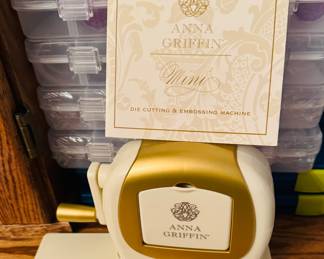 Anna Griffin, die cutting and embossing machine