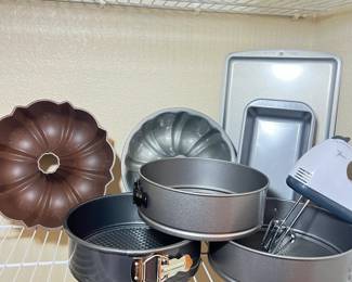 Nordic Ware Teflon Cast Aluminum One-Bundt Pan Cat No. 203- 3 Springform Pans- Set Nonstick Bakeware