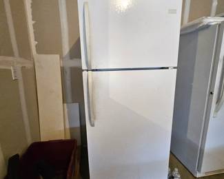 Frigidaire Top Freezer Refrigerator – Model LFHT1713LW2 – 65” Tall – Works Great