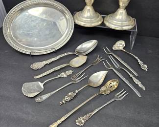 Sterling Silver Lot – Wallace Weighted Candlesticks, Assorted Serving Pieces, 442g (flatware alone)