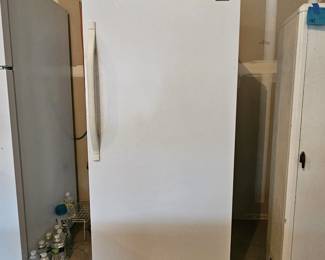 Kenmore Upright Stand-Alone Freezer 5ft Tall – Model 253.26432101 – Works Great