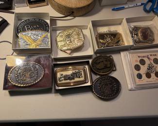 Many cool belt buckles