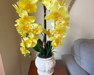 There are two of these flower/pots