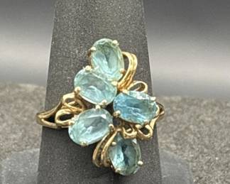 10KT Gold Plum Ring w/ Blue Gem Stone Sz 9