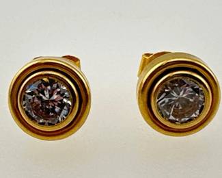 Pair of 18kt CZ stud earrings
