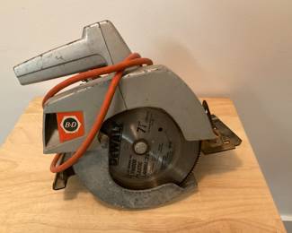 M245. Black and Decker circular saw $16