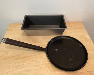 M294. Crepe pan and loaf pan $6