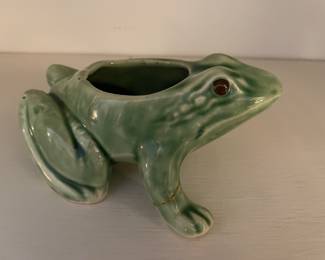 M213 small ceramic frog planter $6