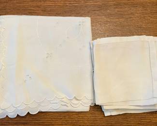 M270 small square tabletop cloth and 11 napkins $6