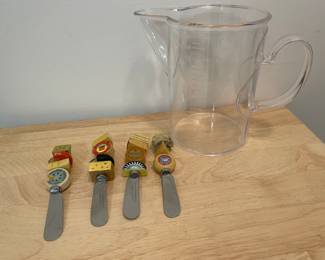 M293 Set of 4 cheese spreader and acrylic measuring cup $6