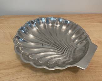 M282 small  shell dish $6