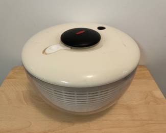 M300  salad spinner $8