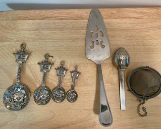 M292 misc kitchen items (7) $4