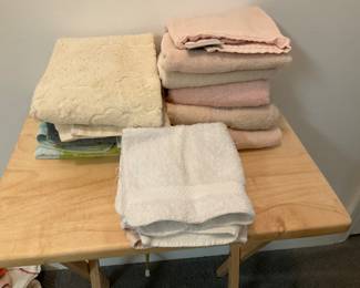 M257 8 hand towels, 3 facecloths $ $4