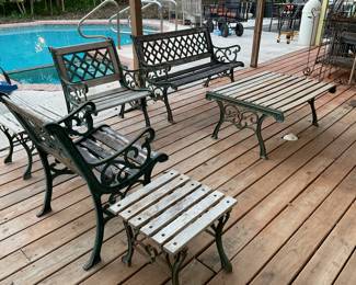 Patio set still available