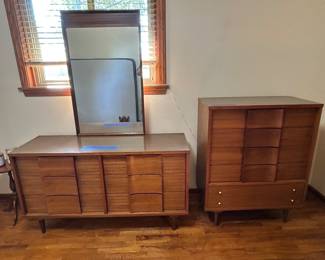 MCM Johnson-Carper dresser set
