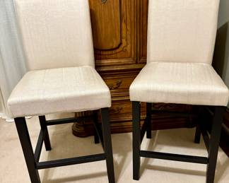 Two cream colored barstool chairs. 
Excellent condition. 