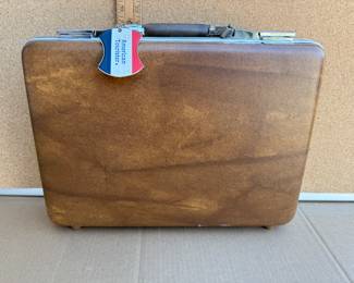 American Tourist Briefcase $5.00