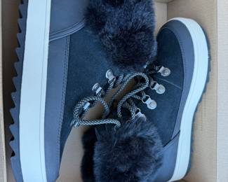 Ugg Tynlee Lace Up Size 8 $40.00