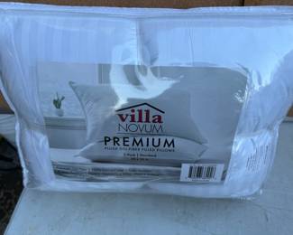 Villa Novum Premium Gel Fiber Filled Pillows Set of 2 New $20.00