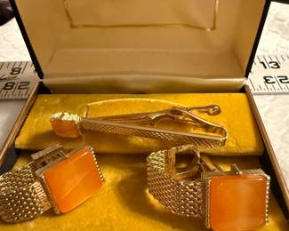 Swank Cufflinks and Tie Bar $8.00