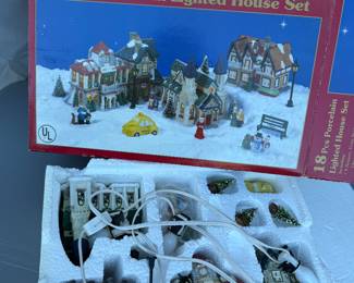 Holiday Light Up House Set $12.00