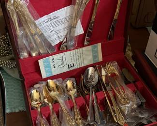 Gold stainless flatware