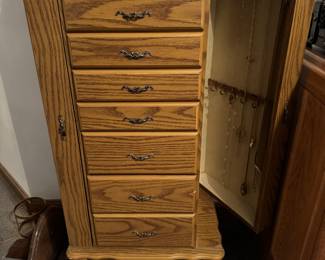 Jewelry chest