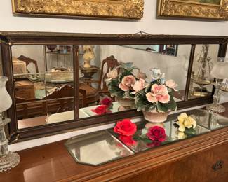 Many beautiful mirrors