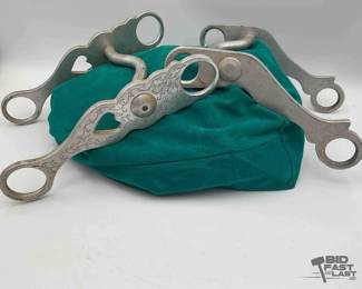 359 2 Aluminum bits 1 Colorado bit and spur 1 Phoenix