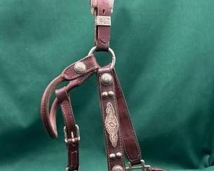 439  Vintage sterling silver engraved show halter 
